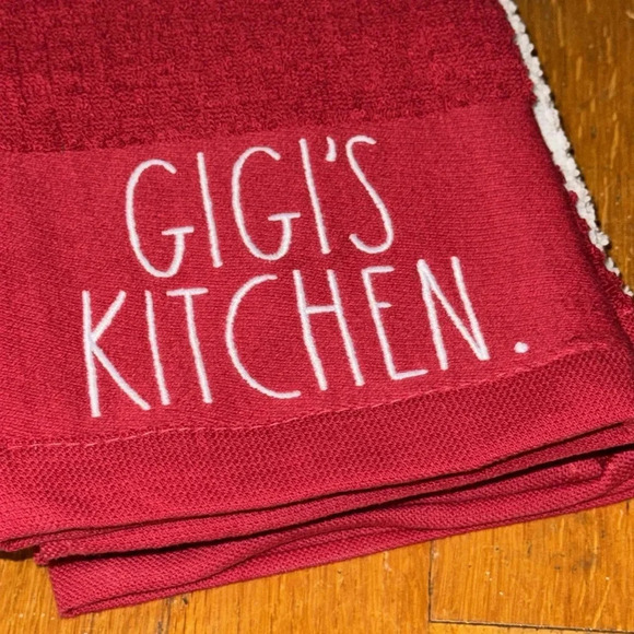 NWT Rae Dunn Home Set of 3 Cotton Kitchen Towels
HTF Red/White Gigi’s Kitchen - Picture 7 of 7